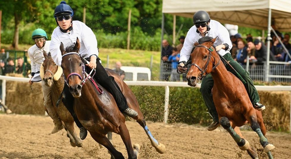 Palio di Fucecchio, compilation da sogno per Raimonda. Esulta anche San Pierino con Blue Star