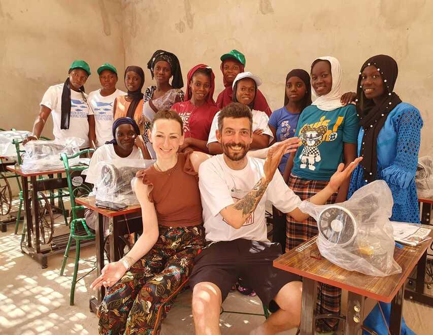 L’impresa tessile nata in Senegal grazie al viaggio in moto di due reggiani
