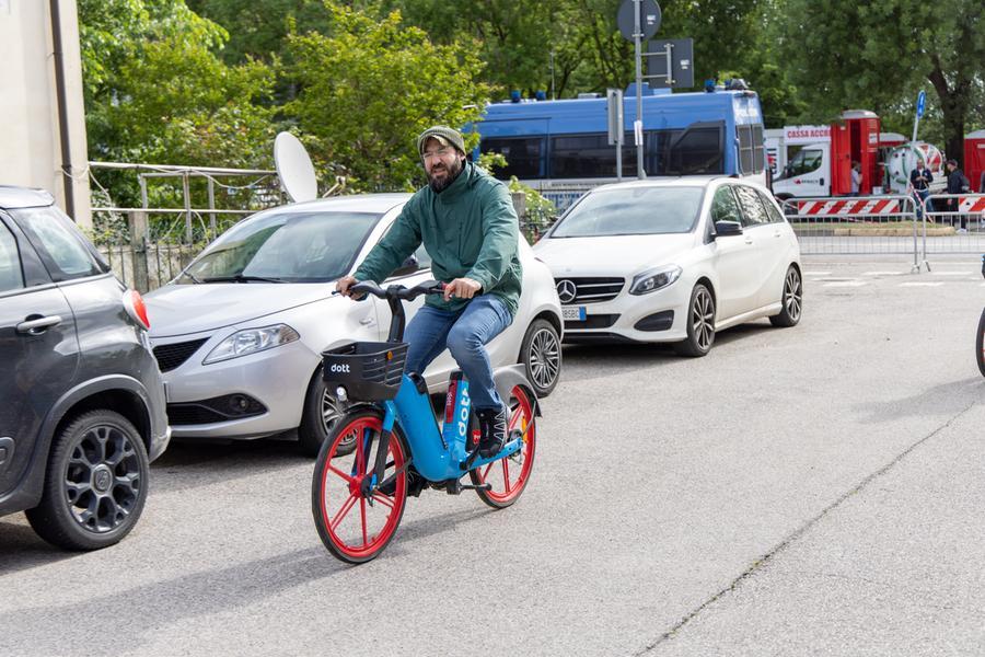 Ferrara, in cammino dai parcheggi al parco: chilometri pieni di entusiasmo
