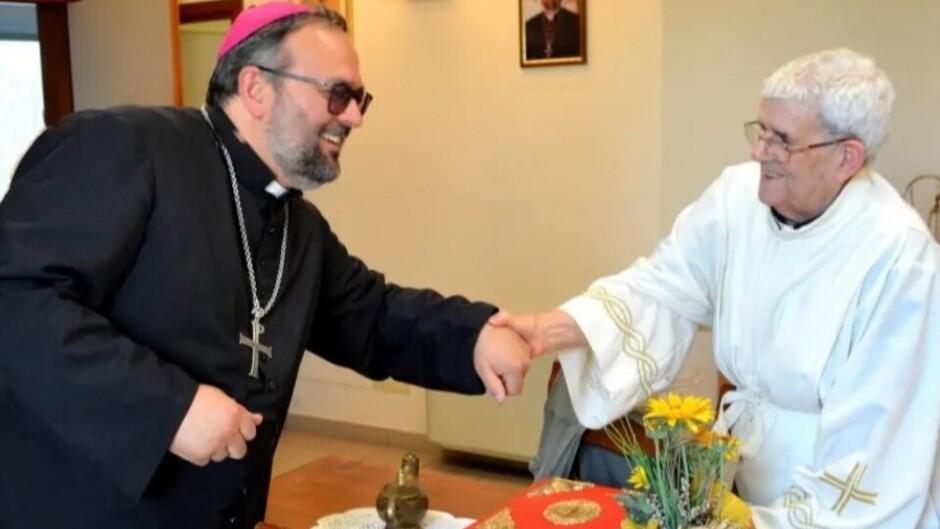 Don Dante con l’arcivescovo Paolo Giulietti