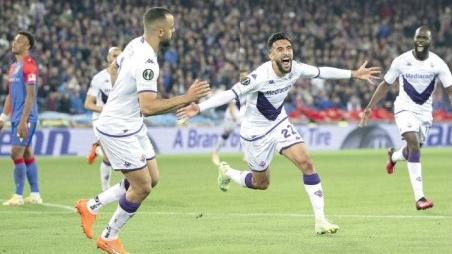 Nico Gonzalez esulta dopo il gol