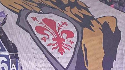 L’immagine del “marzocco” mostrata dai tifosi viola