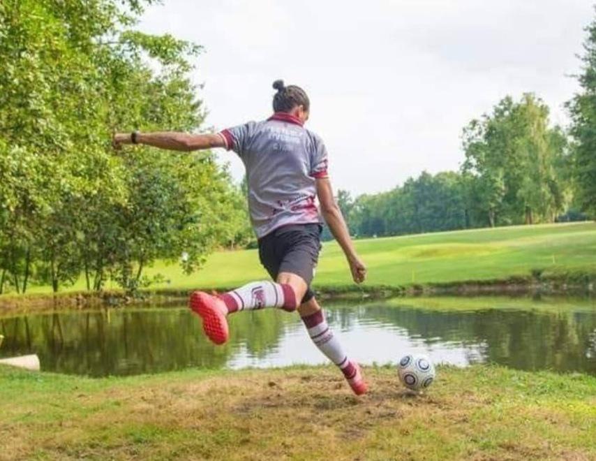Gianluca Fiori durante una gara di foot-golf (foto Paola Sessa)
