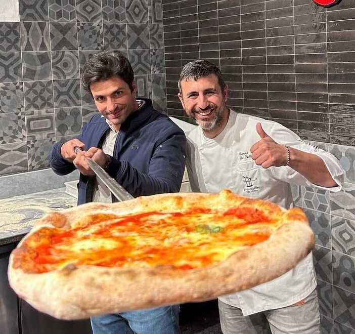 Maranello. Sainz da pilota a... pizzaiolo 