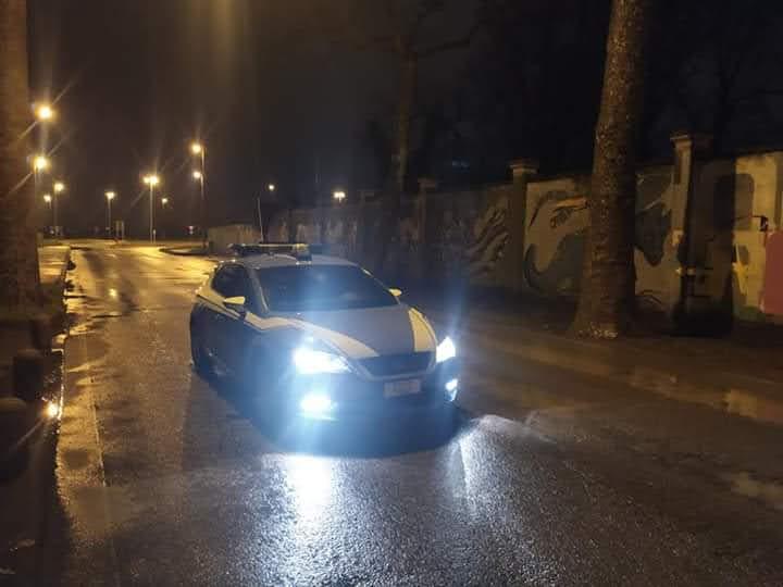 Rissa tra giovani in via Roma, un arrestato