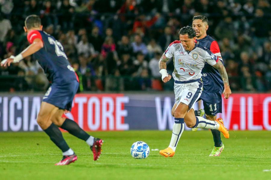 Il Cagliari finisce quinto:  primo turno play off contro il Venezia