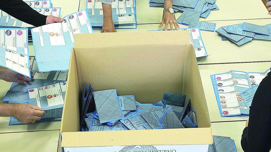 Comunali a Pisa, commissione lumaca: in Comune anche la polizia