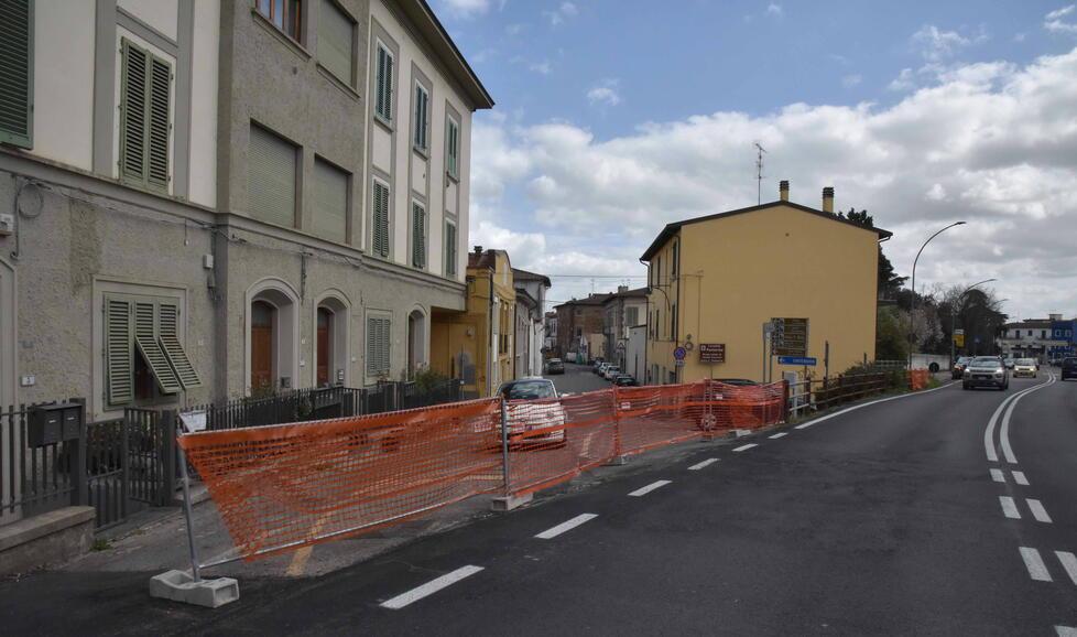 I lavori in corso su via Pontorme. Da lunedì la strada tornerà percorribile in entrambi i sensi di marcia (foto Juri Autovino)