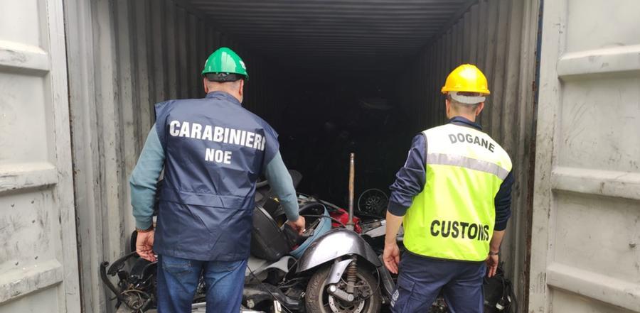 Porto di Livorno, sequestrate otto tonnellate di rifiuti pericolosi