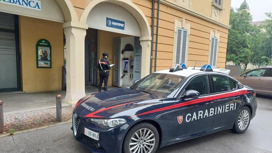 Ladri messi in fuga dai carabinieri, fallisce il blitz allo sportello bancomat di Santa Vittoria
