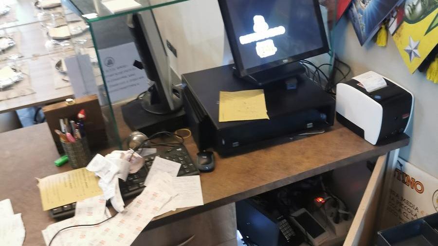 Modena. Rubano tutto, anche le videoriprese: bottino da 4mila euro in trattoria