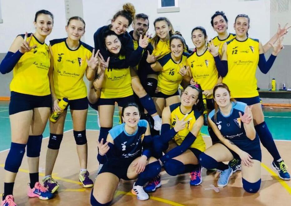 La formazione della Jenco Volley Viareggio con il tecnico Diego Bernieri