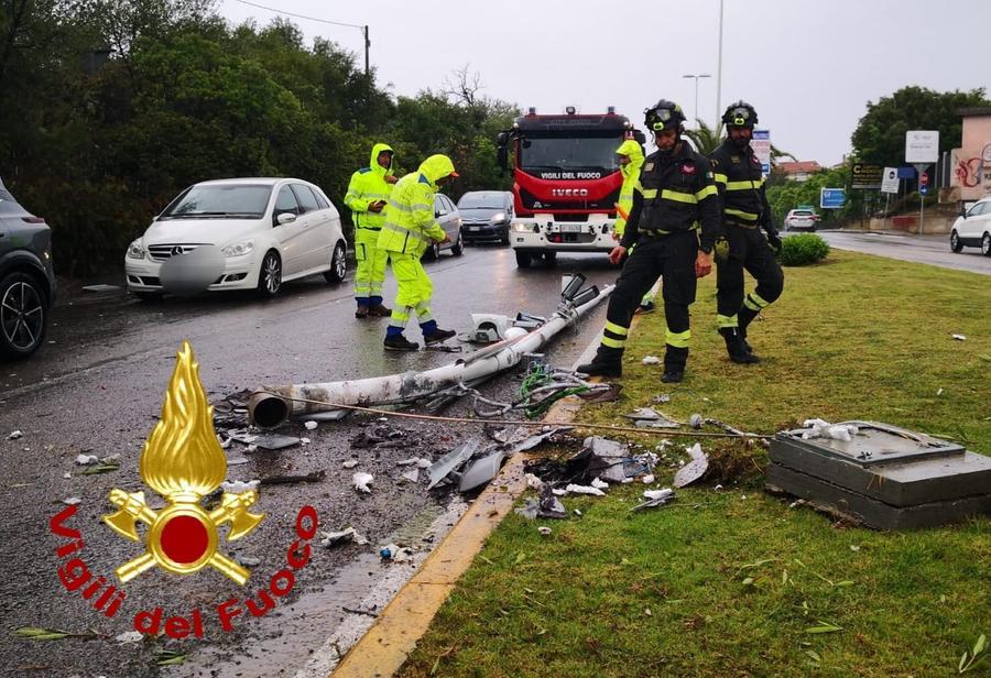 
	L'incidente in via Budapest, illeso il conducente e i cani che aveva a bordo


