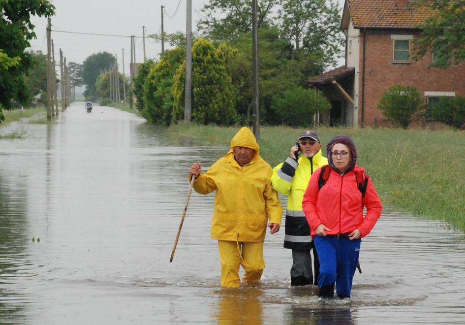 Evacuate le case pronto il taglio d’argine: Campotto ora trema