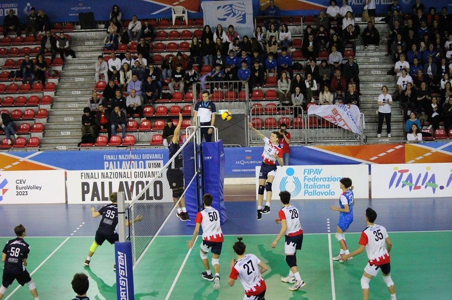 
	Un attacco dei giovani rossobl&ugrave; del Volley Prato U.15

