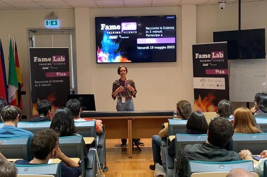 
	Un momento di FameLab nella sala conferenze di Virgo

