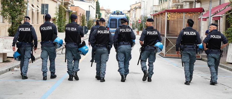 Pontedera, città blindata in ostaggio di 30 estremisti di destra. L’ira dei commercianti