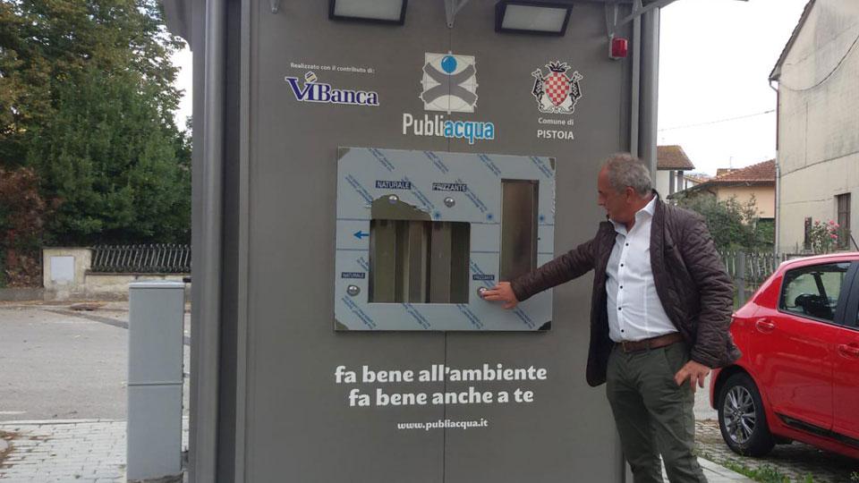 Pistoia, trecento firme per i fontanelli: «Restituiteci l’acqua gassata»