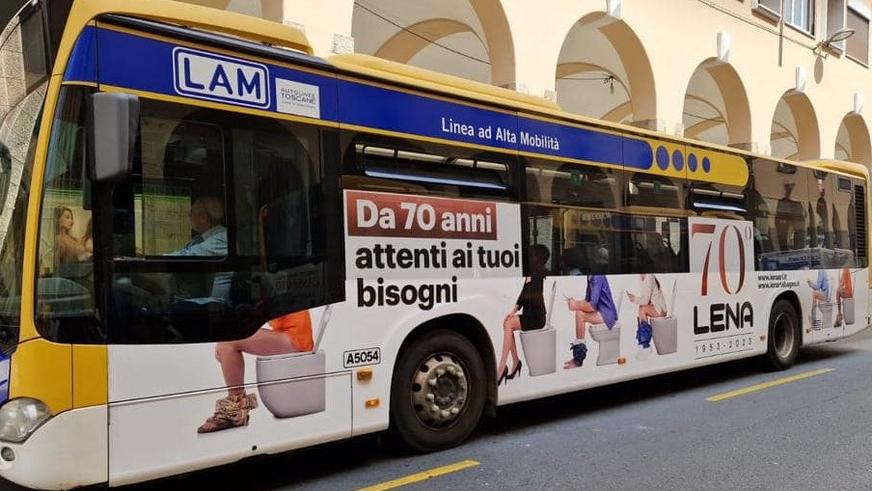Pubblicità tolta dal bus a Livorno, i manager che l’hanno ideata: «Dopo l’ok la rivolta degli autisti»