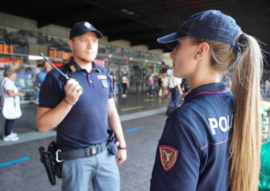 Firenze, due giovani circondati e rapinati dalla baby gang