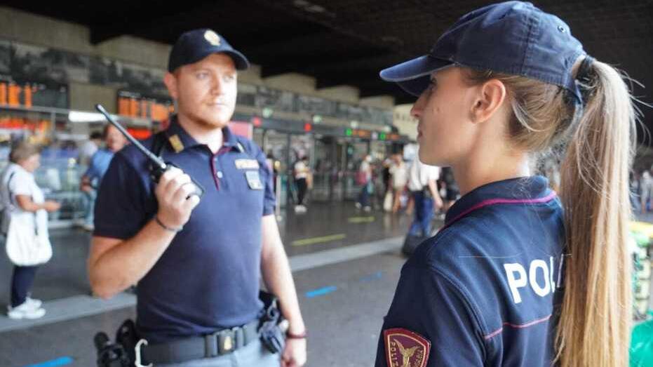 Firenze, due giovani circondati e rapinati dalla baby gang