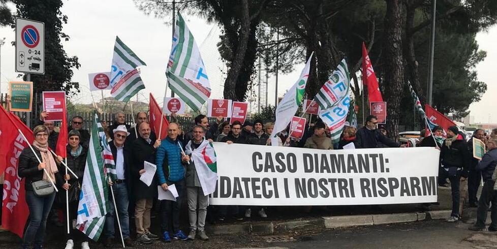 Lucca, truffa dei diamanti: risarcita dopo 5 anni