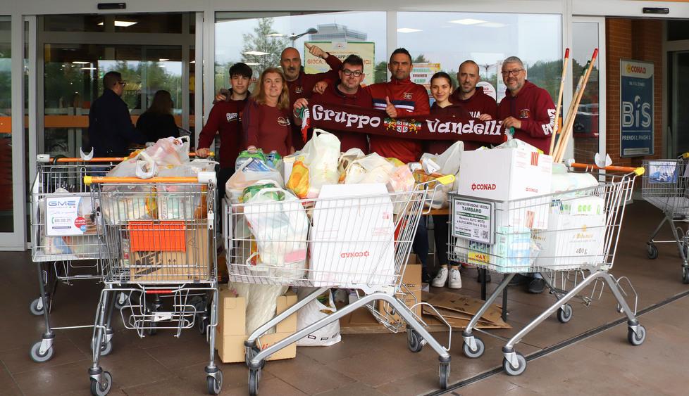I tifosi della Reggiana in campo per aiutare i “rivali” del Cesena