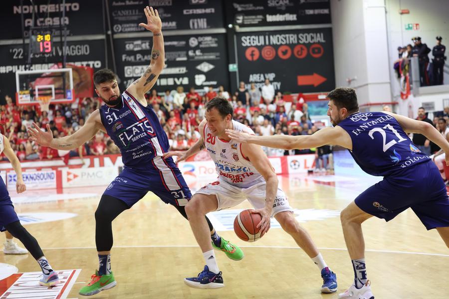 La Tramec Cento travolta dalla Fortitudo Bologna