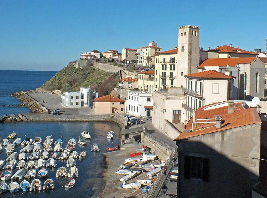 Affittacamere e b&b: ecco la nuova vocazione del turismo piombinese che rilancia il centro città