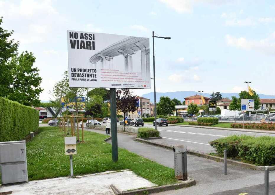 Uno dei cartelloni collocati nella zona dell’Arancio