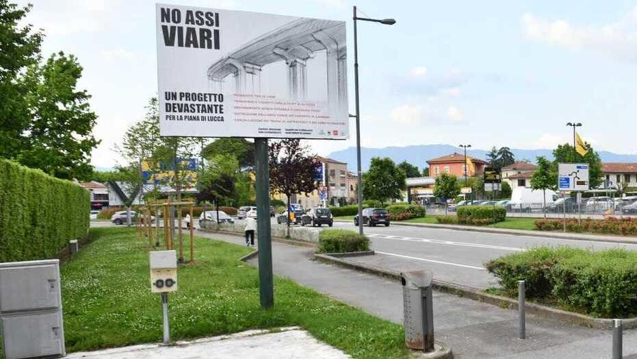 Uno dei cartelloni collocati nella zona dell’Arancio