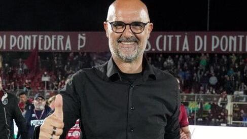Max Canzi sorride: il tecnico è soddisfatto della stagione e di restare in granata (foto Franco Silvi)