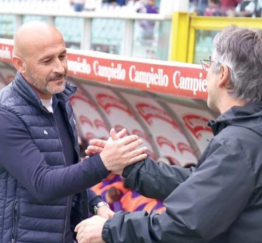 
	La stretta di mano tra Vincenzo Italiano, tecnico della Fiorentina, e Ivan Juric, il collega alla guida dei granata

