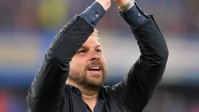 Paolo Zanetti applaude i tifosi azzurri a Marassi