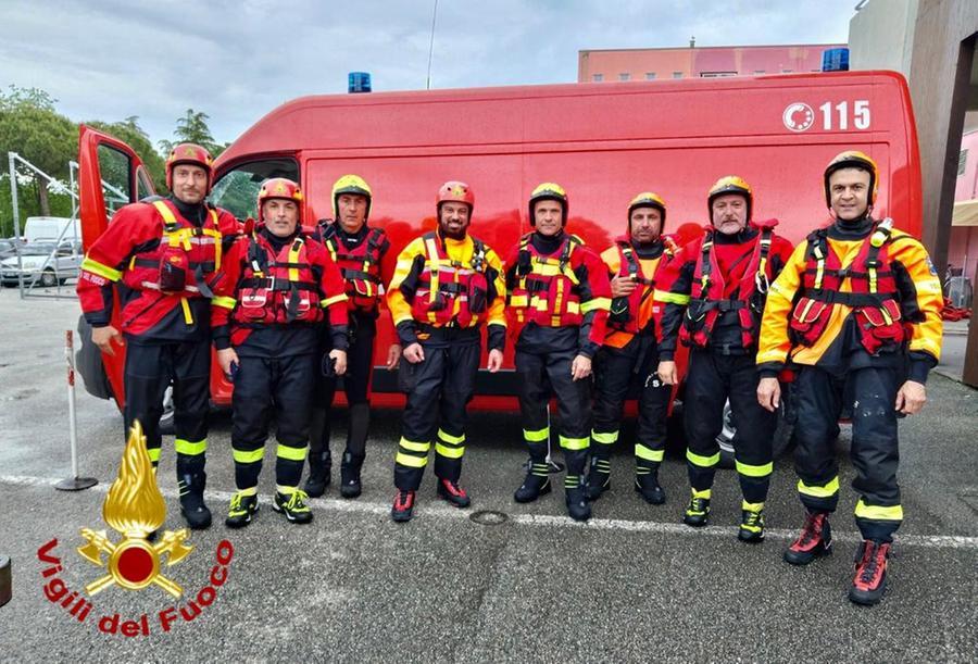 
	La squadra dei vigili del fuoco del Comando di Sassari che ha partecipato alle operazioni di soccorso per l'alluvione in Romagna

