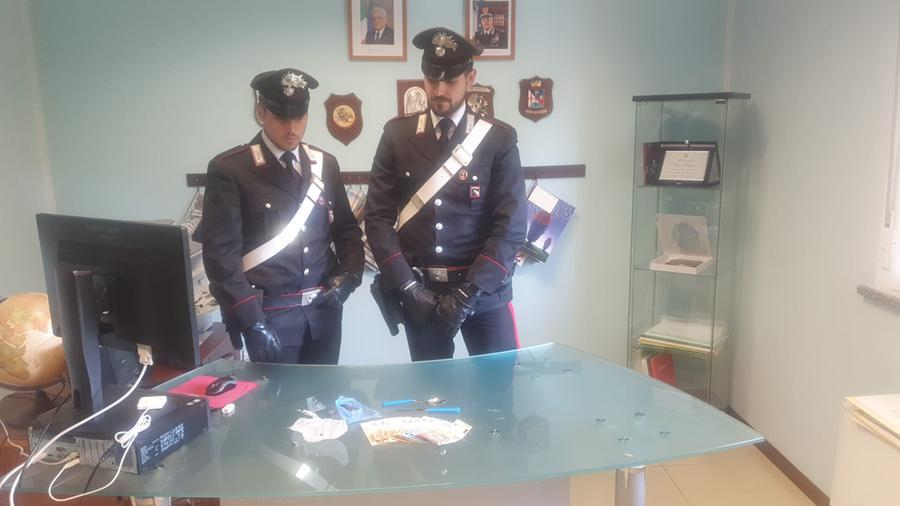 Trovata In Auto Con Mezzo Etto Di Eroina, Arrestata Una 40enne Gazzetta ...