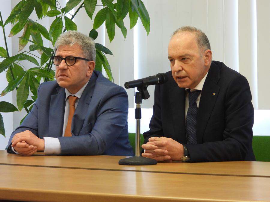 
	A destra nella foto il nuovo prefetto di Oristano, Salvatore Angieri, col vicario Giuseppe Rania

