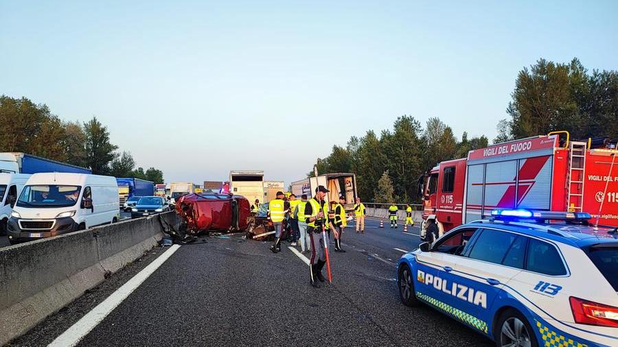 Modena Sud Inferno di lamiere in autostrada Muore una donna di 55 anni, tre feriti