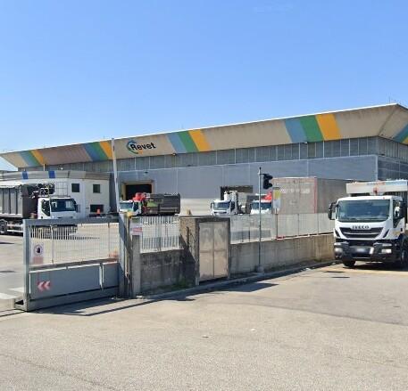 L’ingresso alla Revet di Pontedera