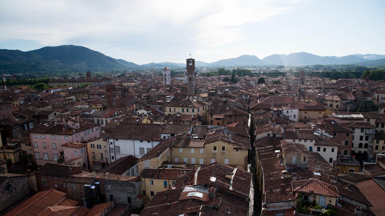 Lucca dall'alto (foto d'archivio)