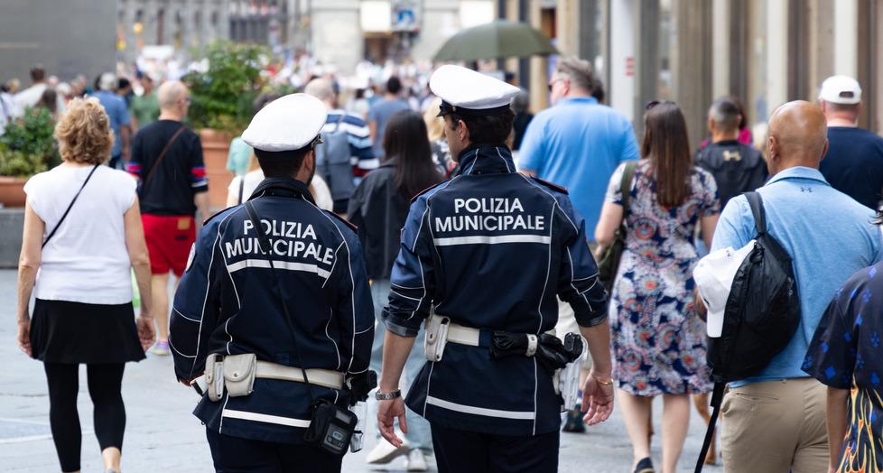Palazzo Vecchio ha deciso di aumentare le pattuglie della polizia municipale in alcune zone della città