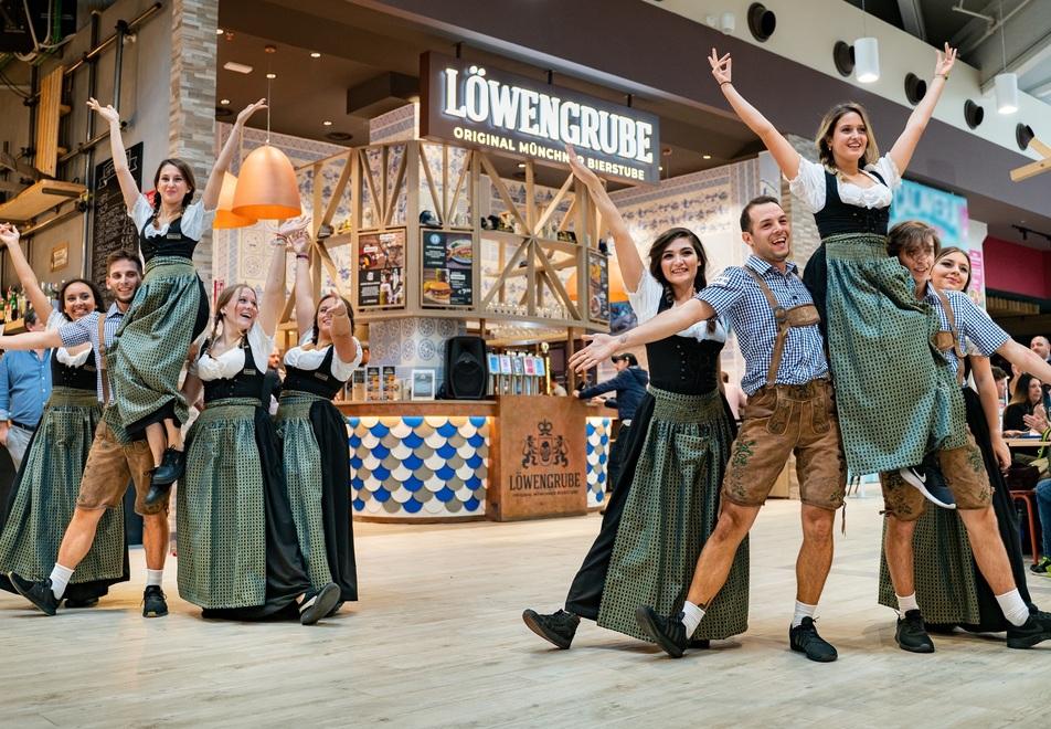 Il marchio deve il suo nome alla storica via di Monaco di Baviera dove nel lontano 1524 è stata prodotta la prima birra nella locanda Zum Löwen