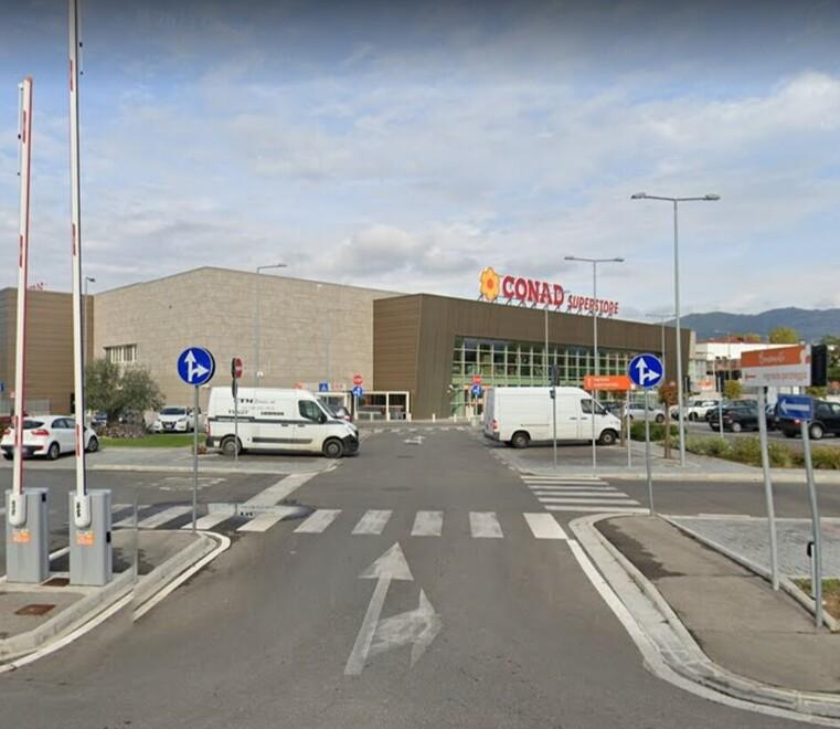 Il supermercato Conad di via Francesca