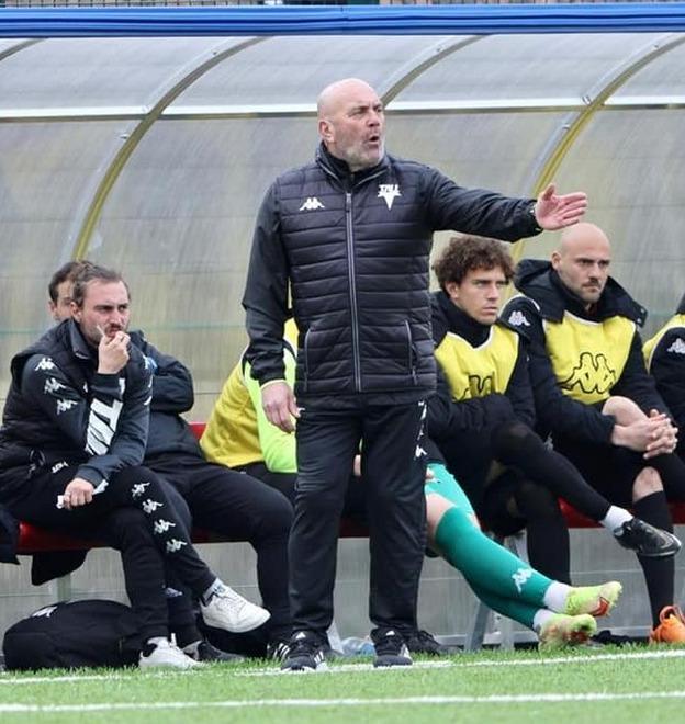 Giancarlo Favarin, 64 anni, protagonista sulla panchina del Tau Calcio della salvezza del club lascia di comune accordo la squadra di Altopascio
