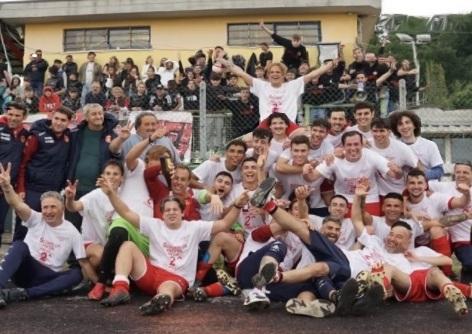 La festa del Massarosa 1025 promosso in seconda categoria