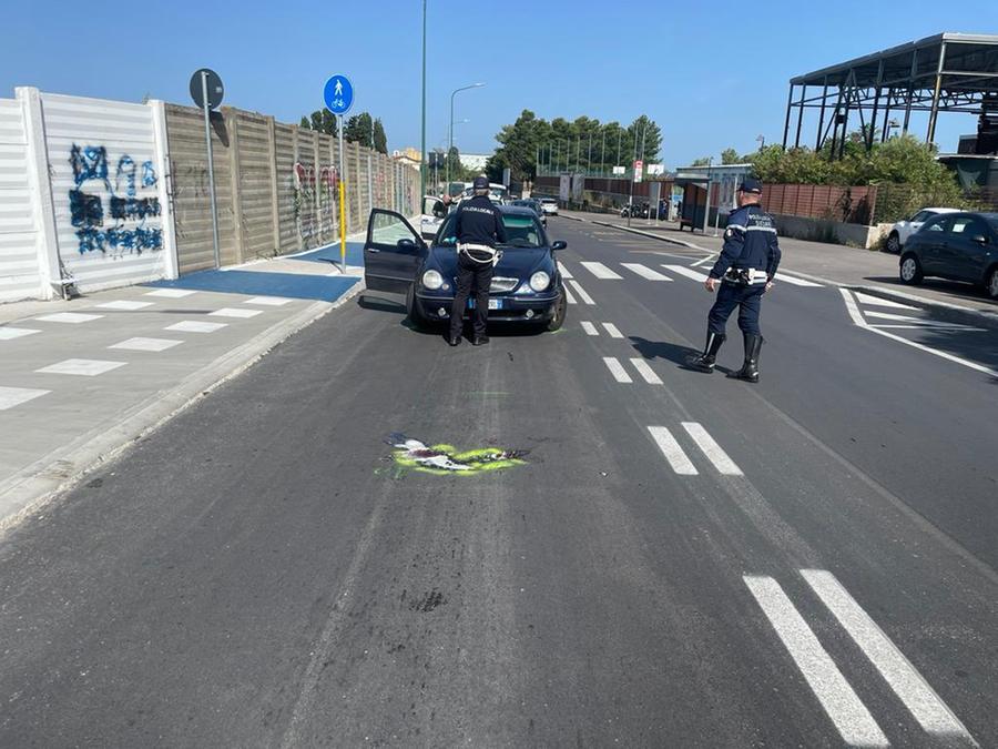 Sassari, donna travolta da un’auto mentre attraversa in via Solari
