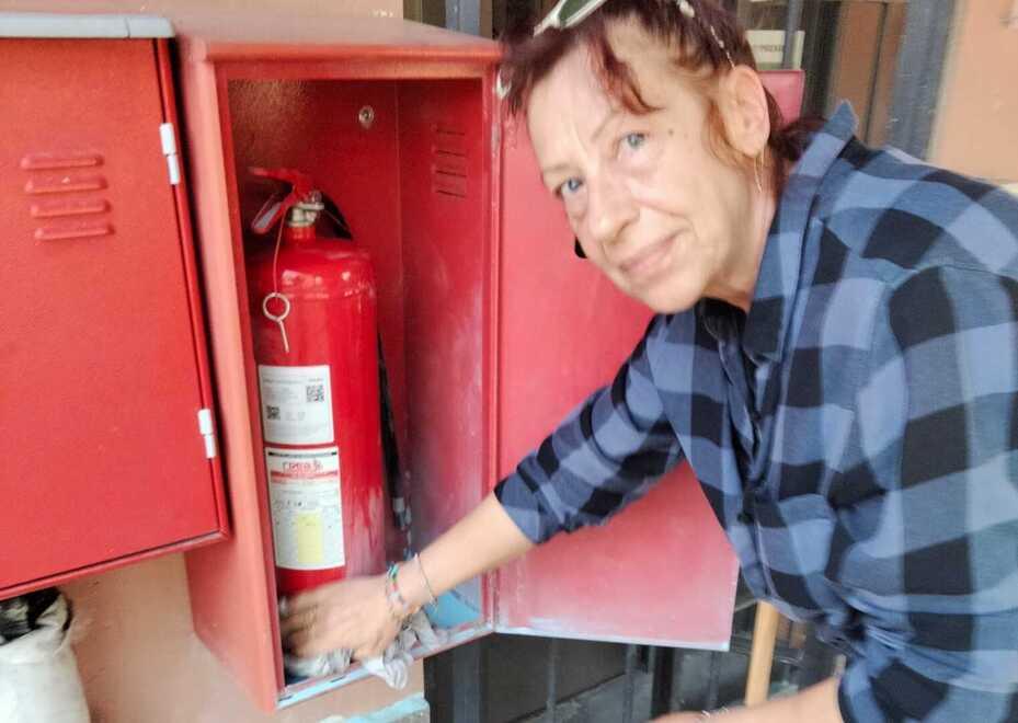 Ancora vandali al centro sportivo di Castelvetro: estintore aperto e diversi danni 