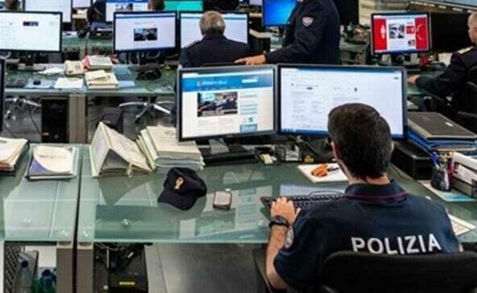 Pisa, telecamere nascoste per filmare il sesso tra minorenni