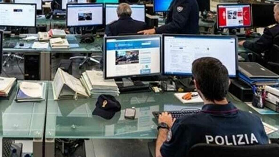 Pisa, telecamere nascoste per filmare il sesso tra minorenni