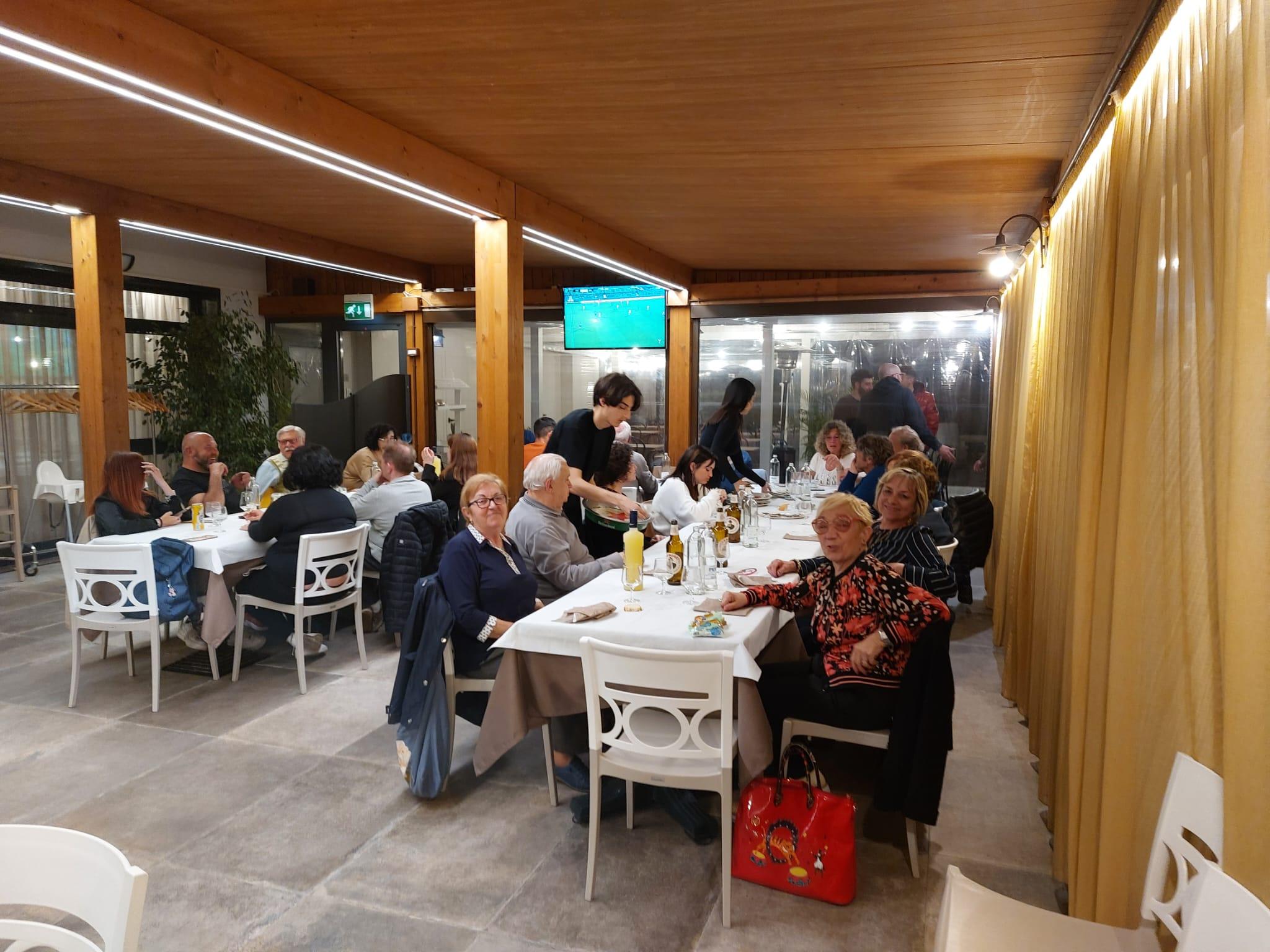 La cena in pizzeria a cui hanno preso parte gli inquilini dei condomini amministrati da Monica Paola Ciampalini